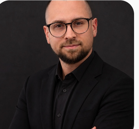 Dr. Christian Roth